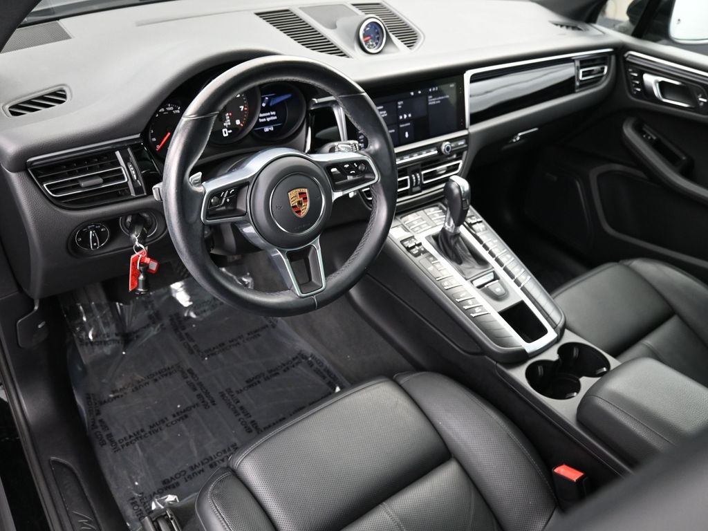 2020 Porsche Macan Base photo 3