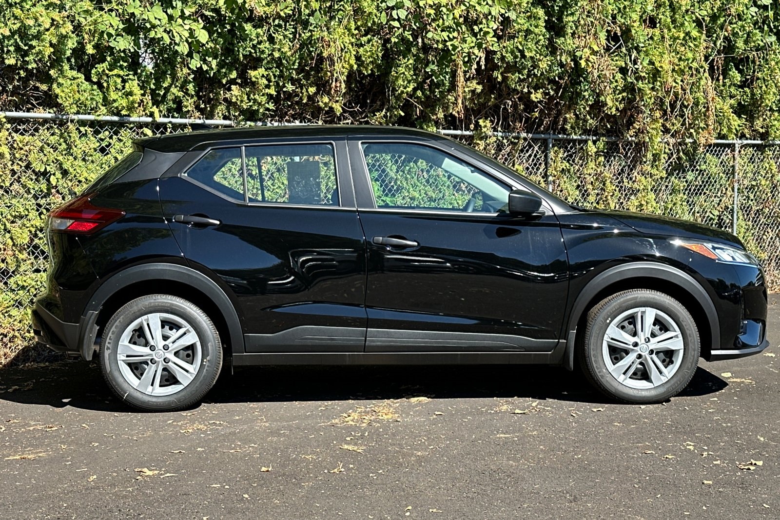 2025 Nissan Kicks Play S photo 3