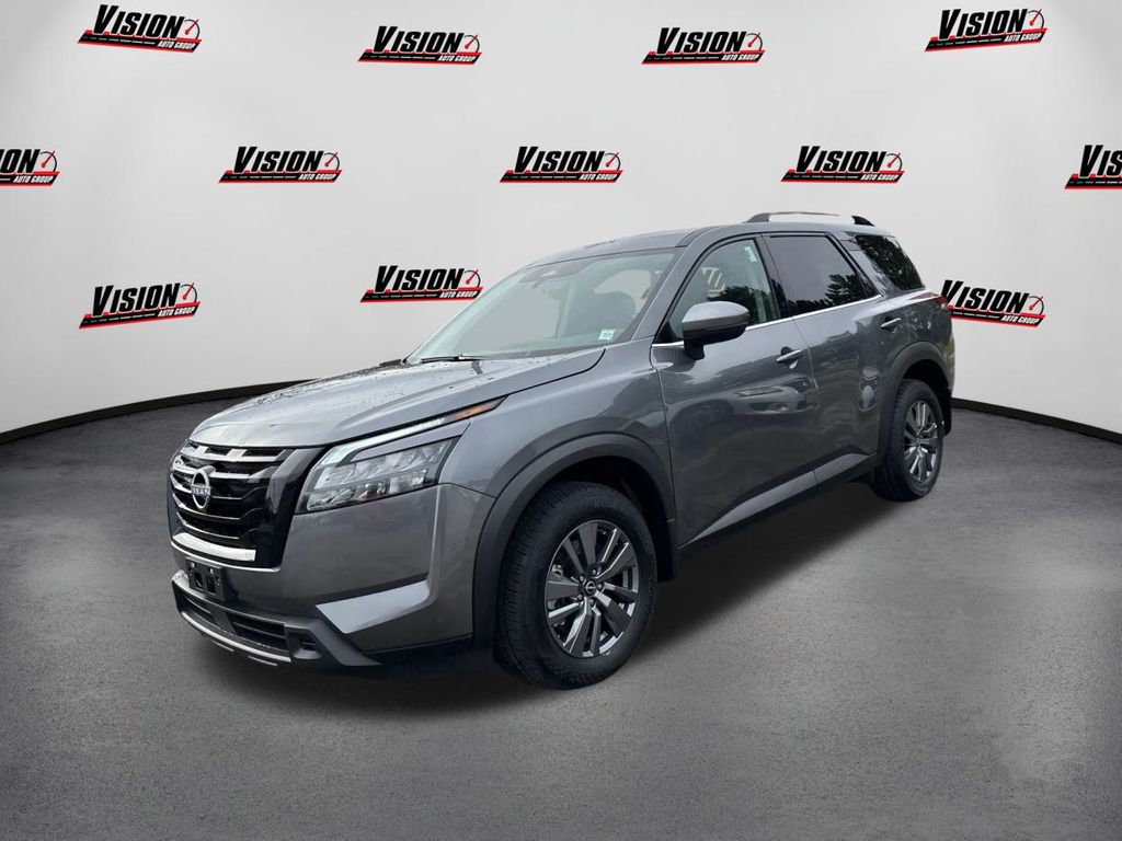 2025 Nissan Pathfinder SV's photo