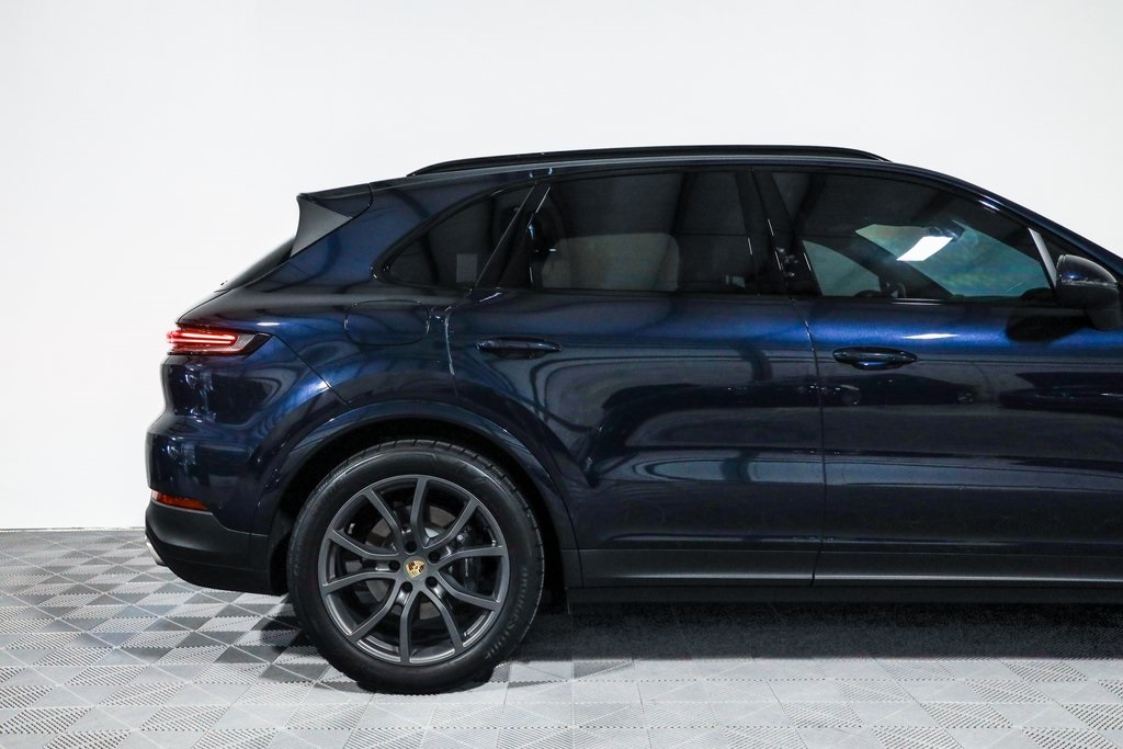 2024 Porsche Cayenne Base photo 2