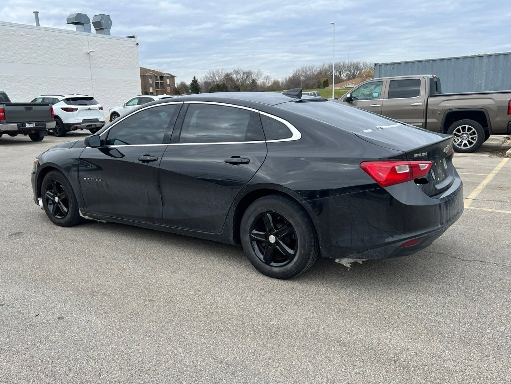 2021 Chevrolet Malibu LS photo 2