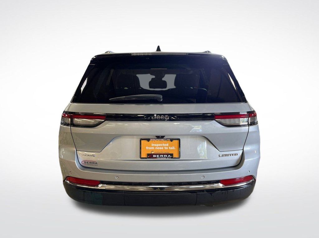 2023 Jeep Grand Cherokee Limited photo 3