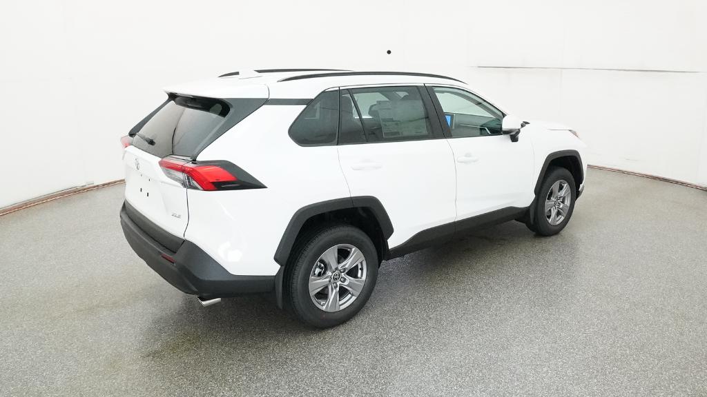 2025 Toyota RAV4 XLE photo 22