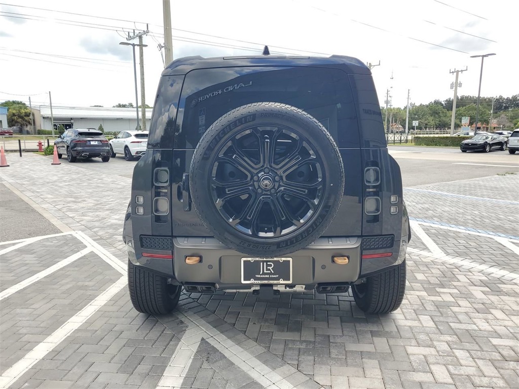 2025 Land Rover Defender 110 V8 photo 3
