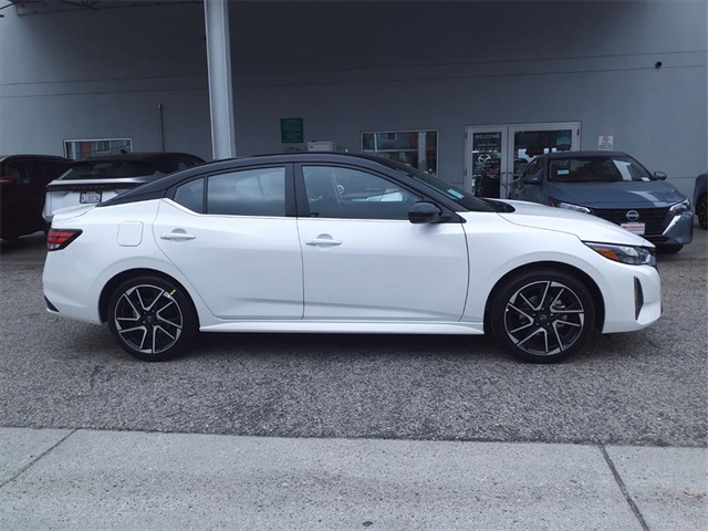 2025 Nissan Sentra SR photo 4