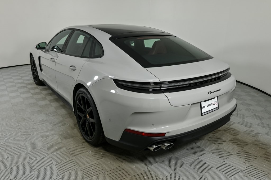 2025 Porsche Panamera Base photo 3