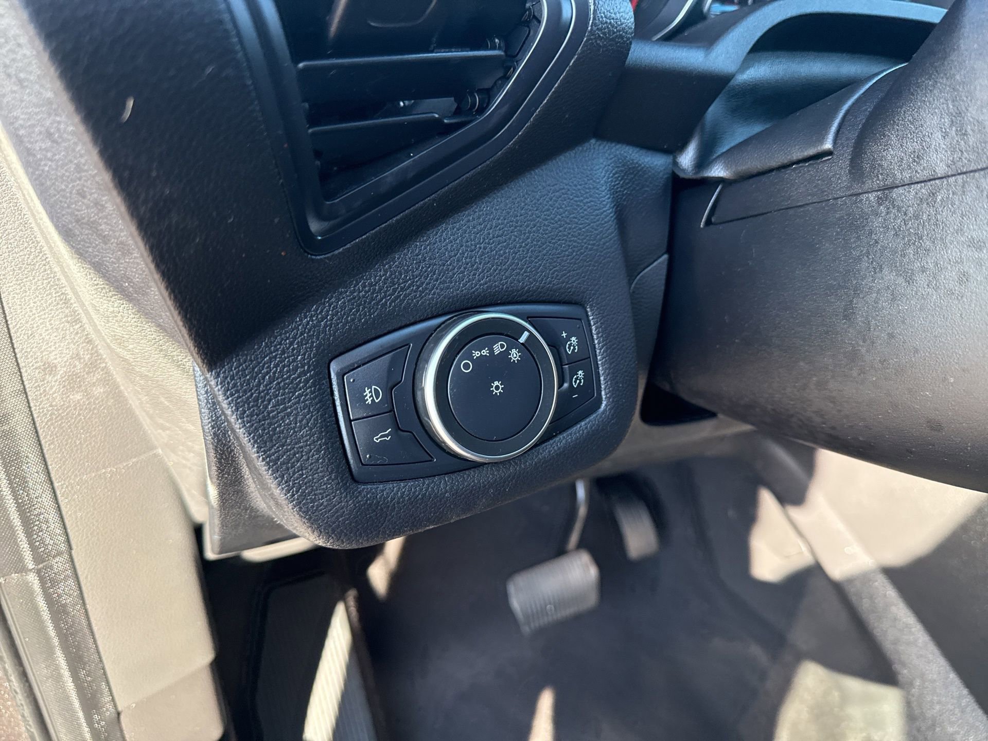 2019 Ford Escape SEL photo 9