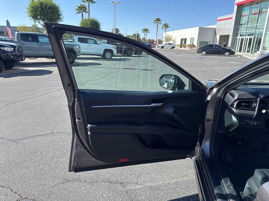 2022 Toyota Camry SE photo 12