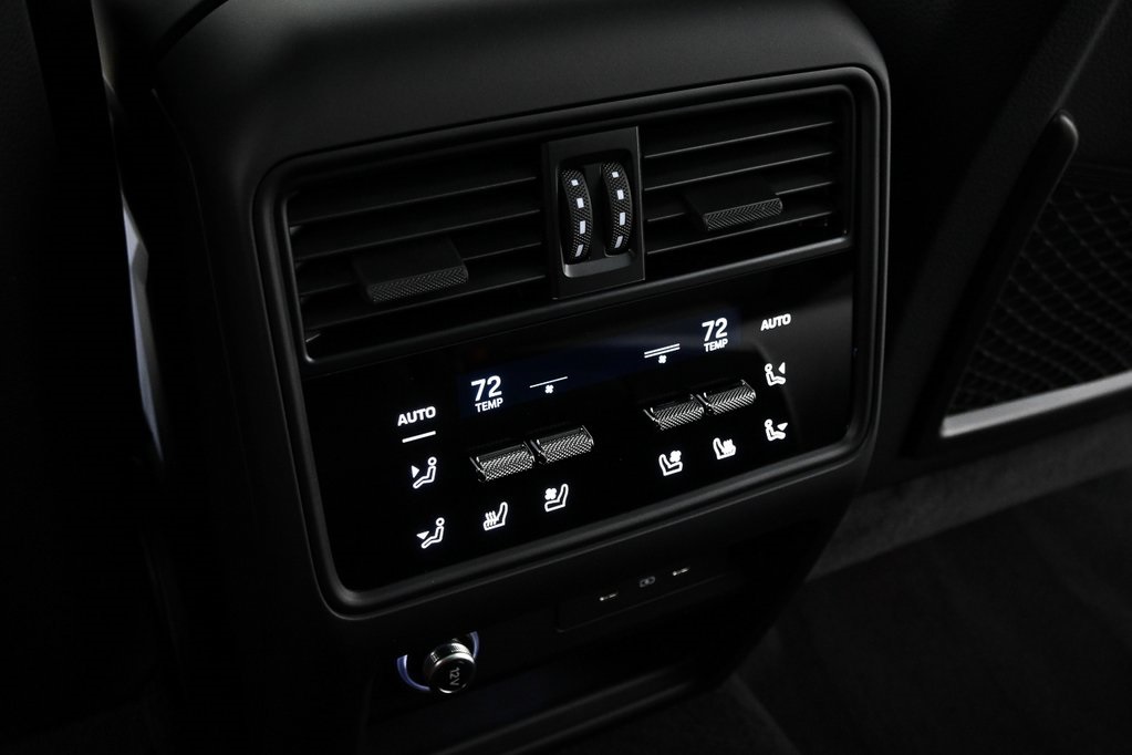 2025 Porsche Cayenne photo 20