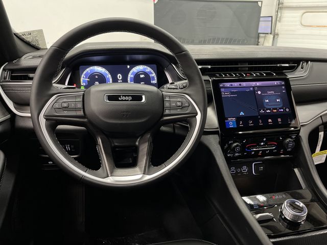 2025 Jeep Grand Cherokee Limited photo 4