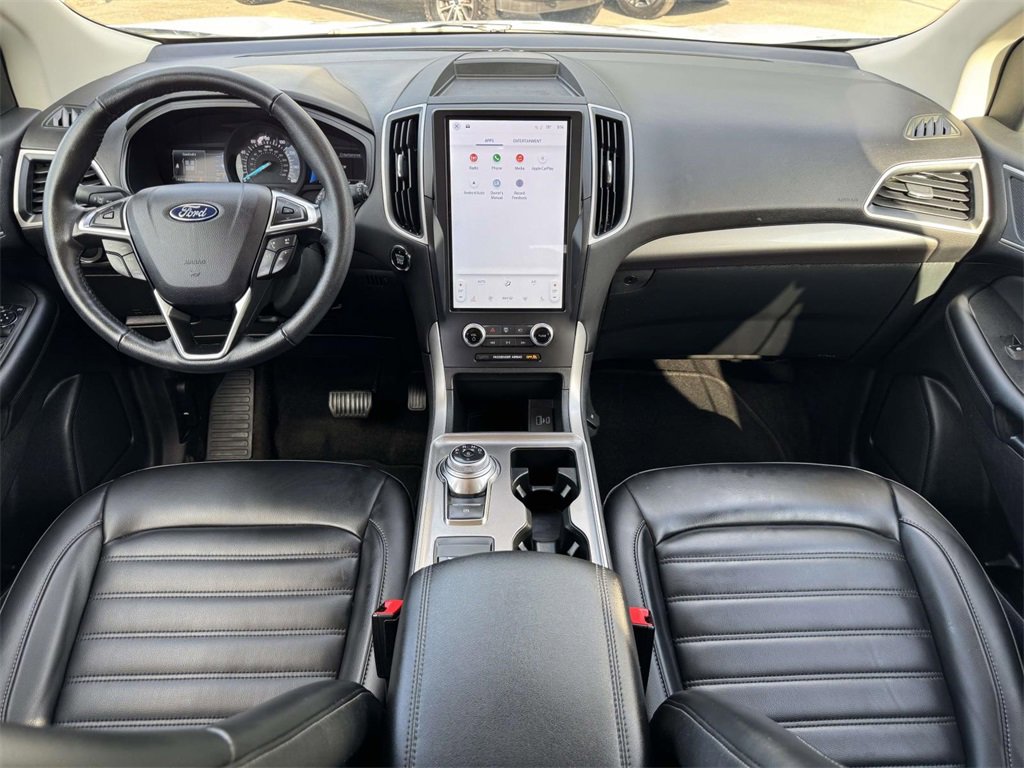 2024 Ford Edge SEL photo 2
