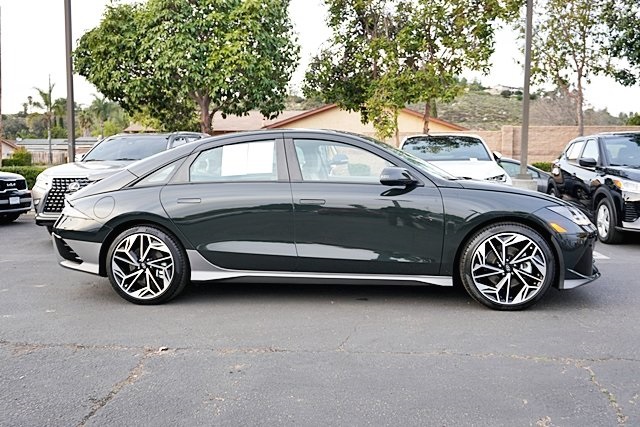 Used 2023 Green Hyundai SEL image 6