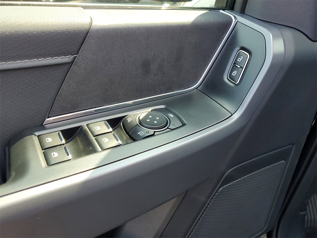 2025 Ford F-150 XLT photo 19