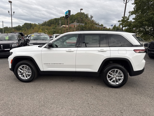 2025 Jeep Grand Cherokee Laredo X photo 4