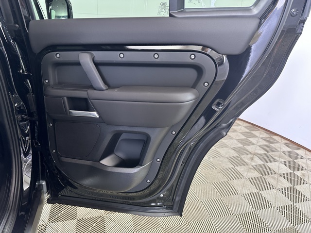 2025 Land Rover Defender 110 S photo 15