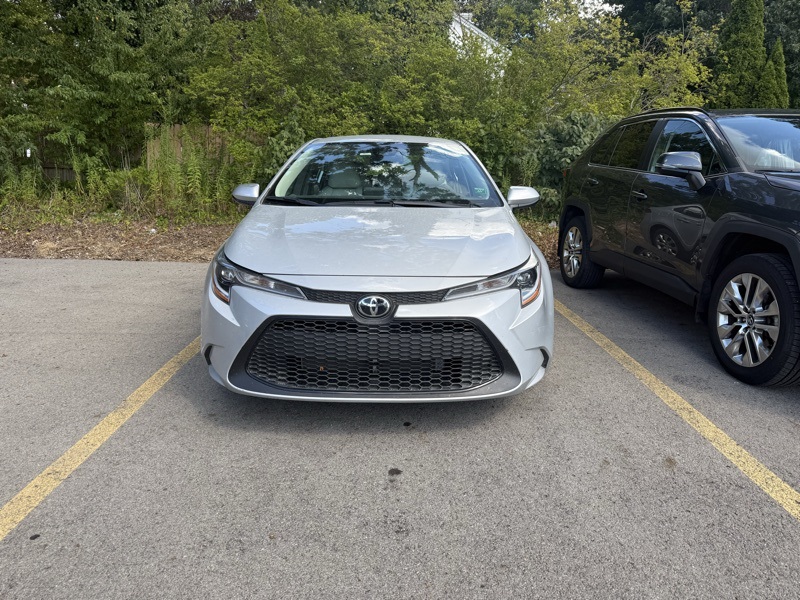 2022 Toyota Corolla LE photo 2