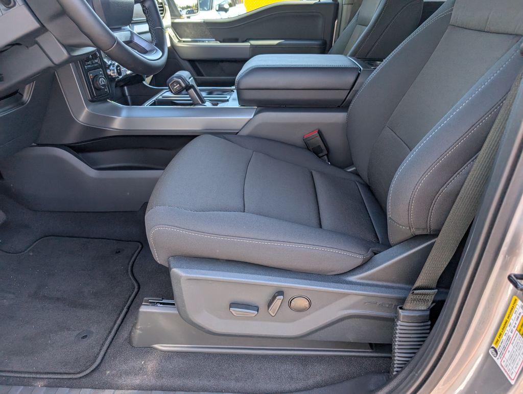 2025 Ford F-150 XLT photo 7