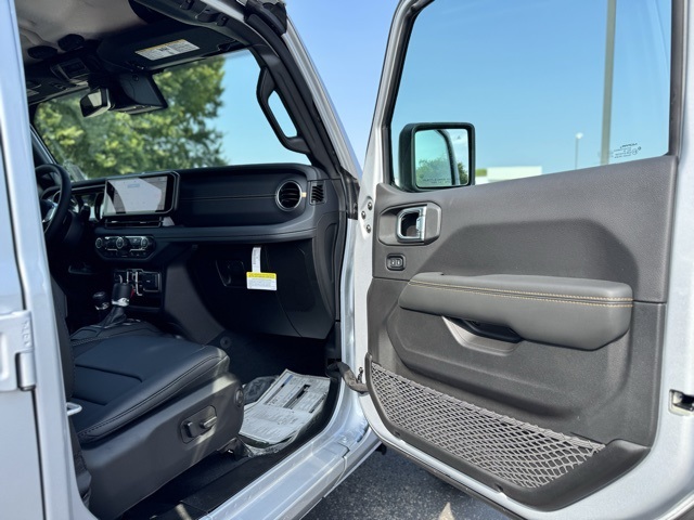 2024 Jeep Wrangler Sahara photo 9