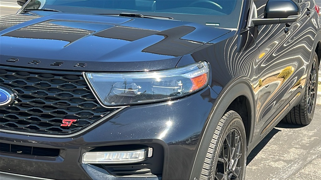 2022 Ford Explorer ST photo 4