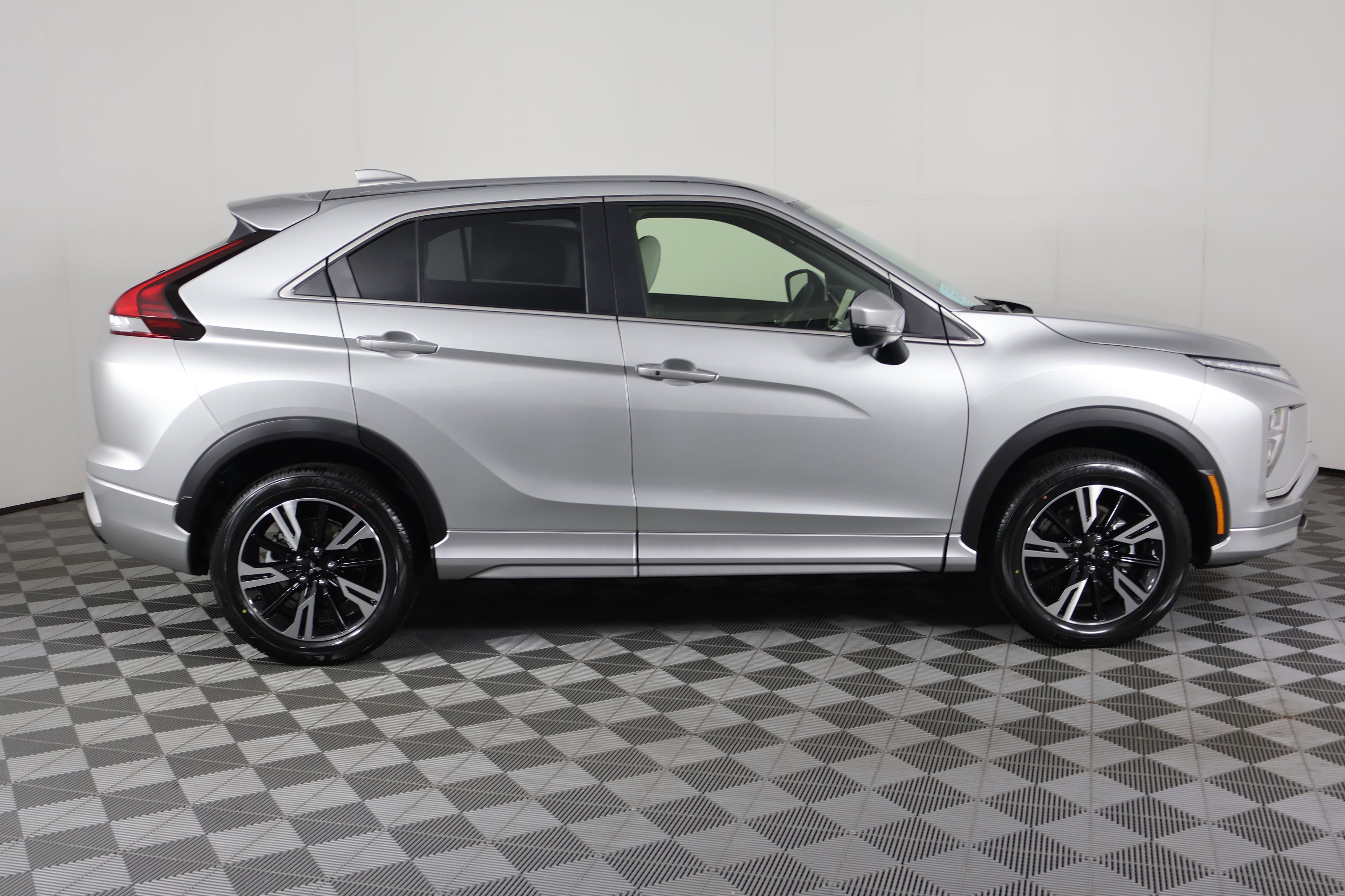 2025 Mitsubishi Eclipse Cross SEL photo 5