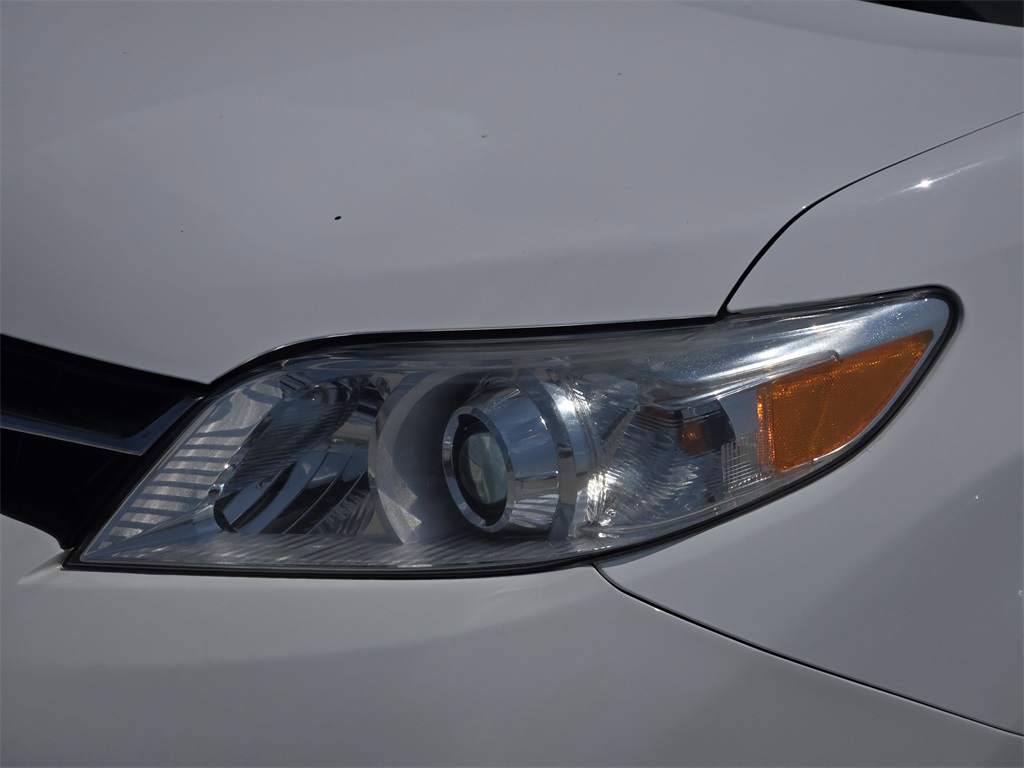 2020 Toyota Sienna LE photo 3