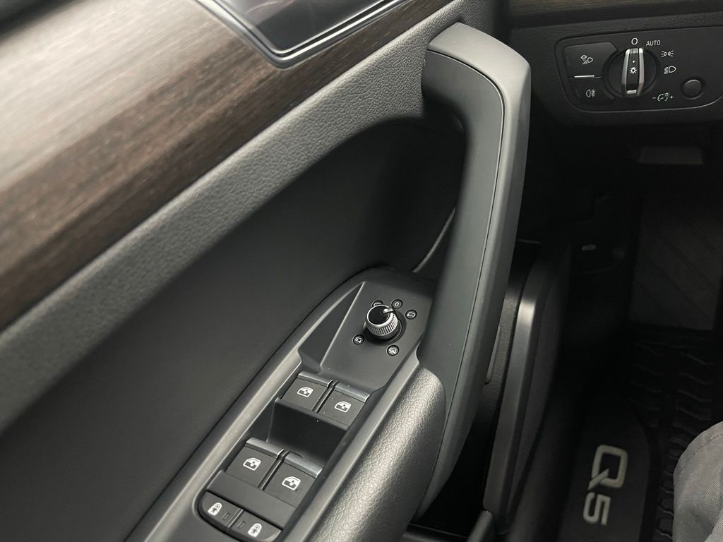 2022 Audi Q5 45 S line Premium photo 26