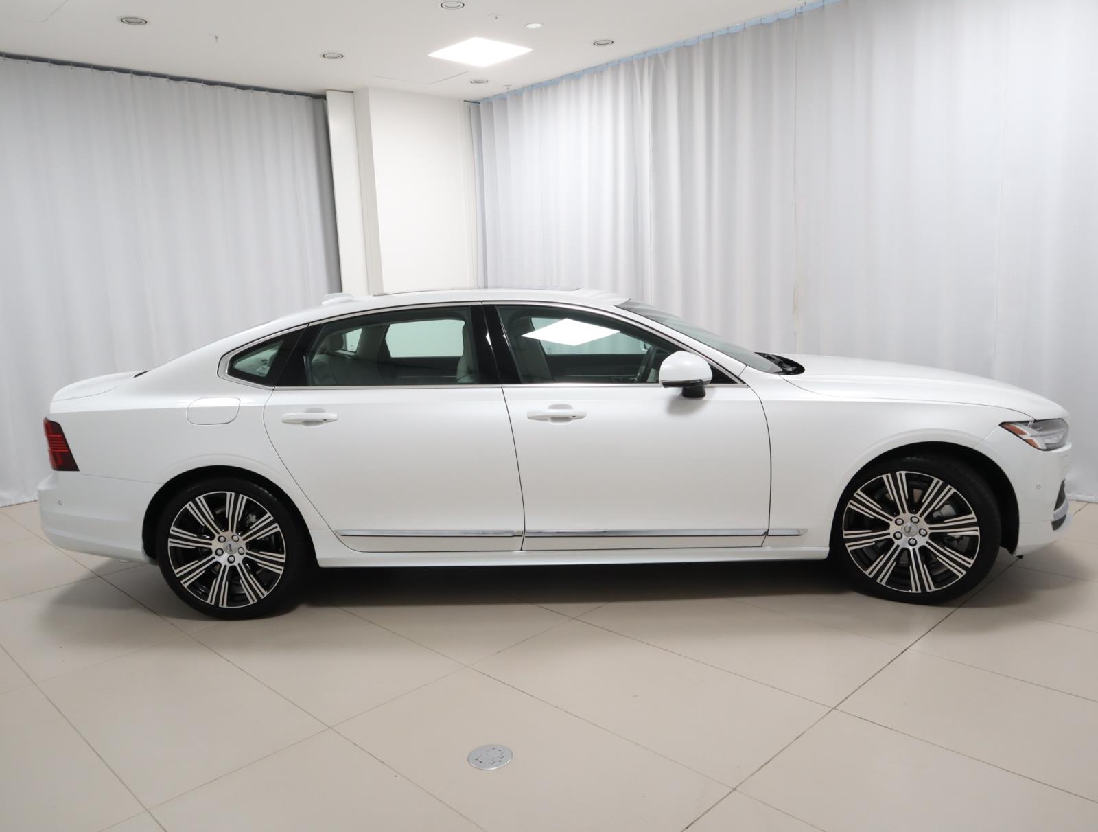 2025 Volvo S90 Plus photo 4