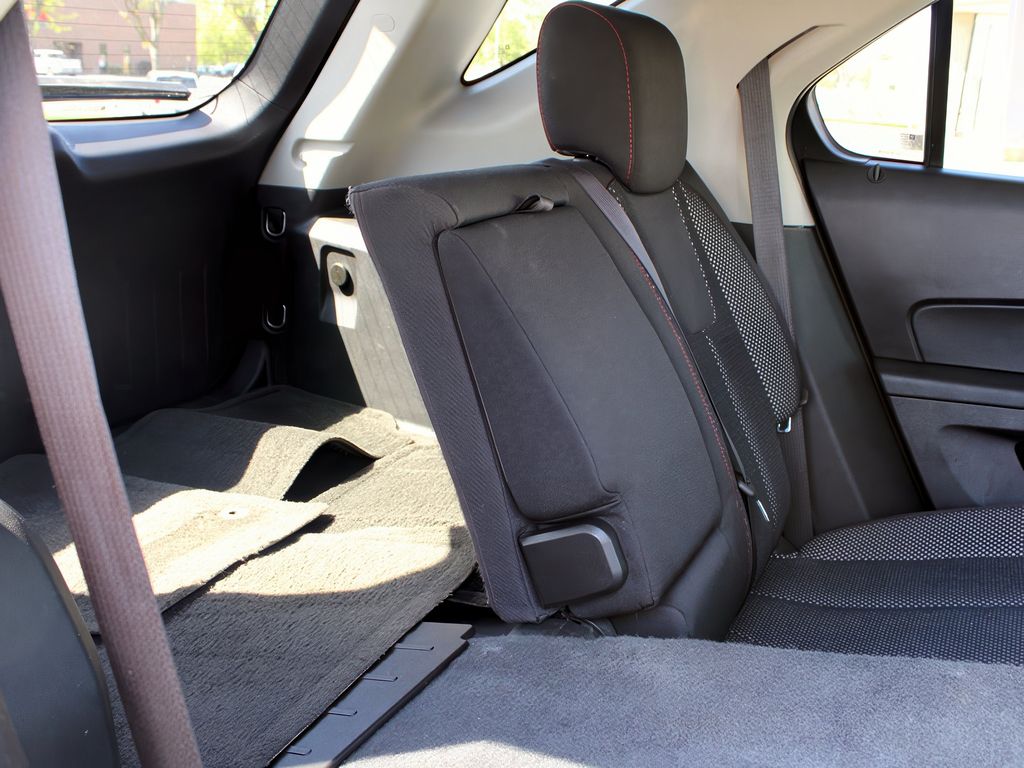 2011 Chevrolet Equinox photo 24