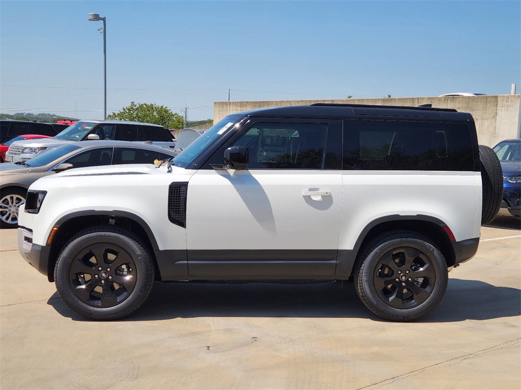 2024 Land Rover Defender 90 S photo 3