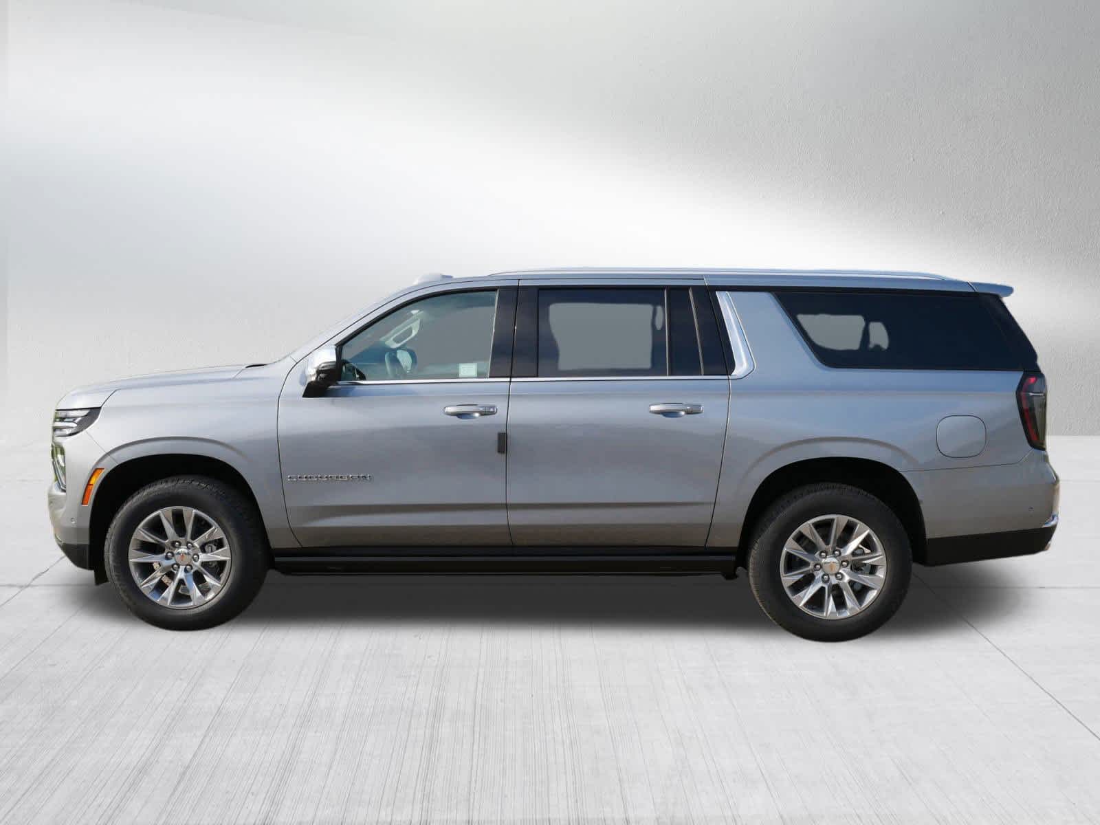 2025 Chevrolet Suburban Premier photo 2