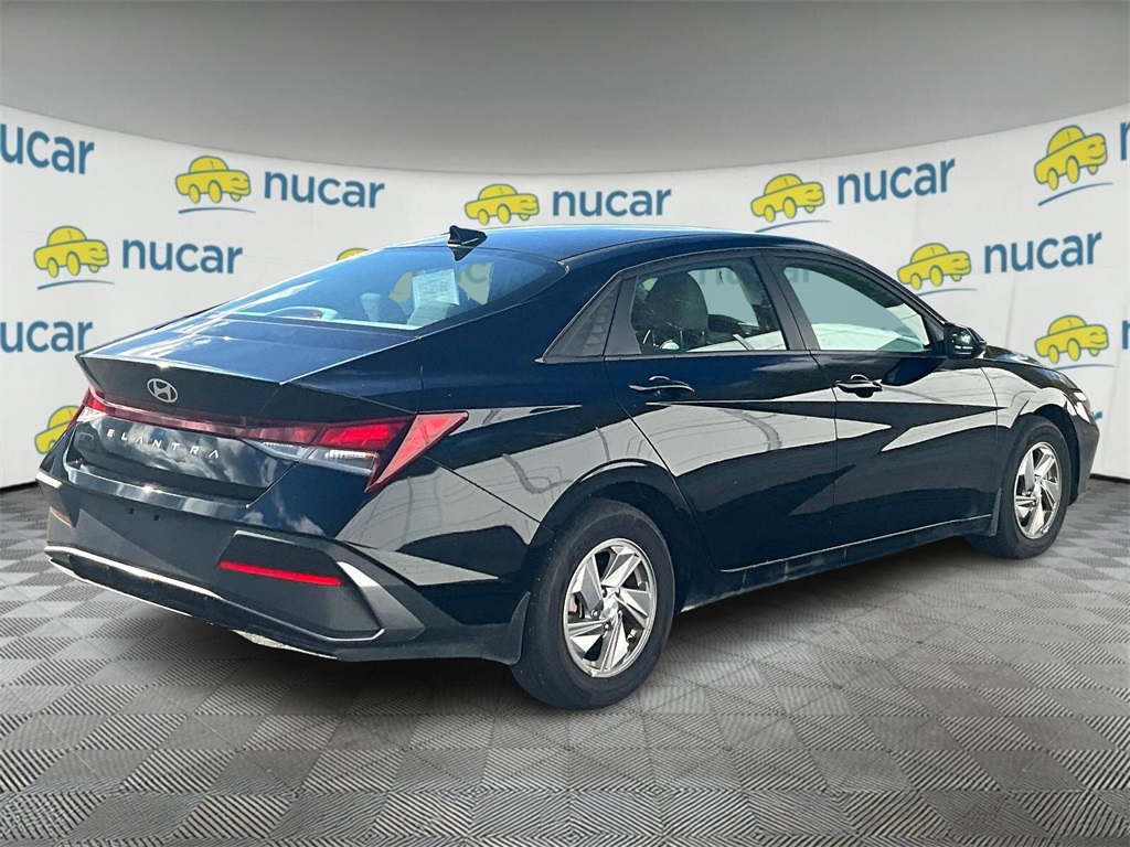 2024 Hyundai Elantra SE photo 6