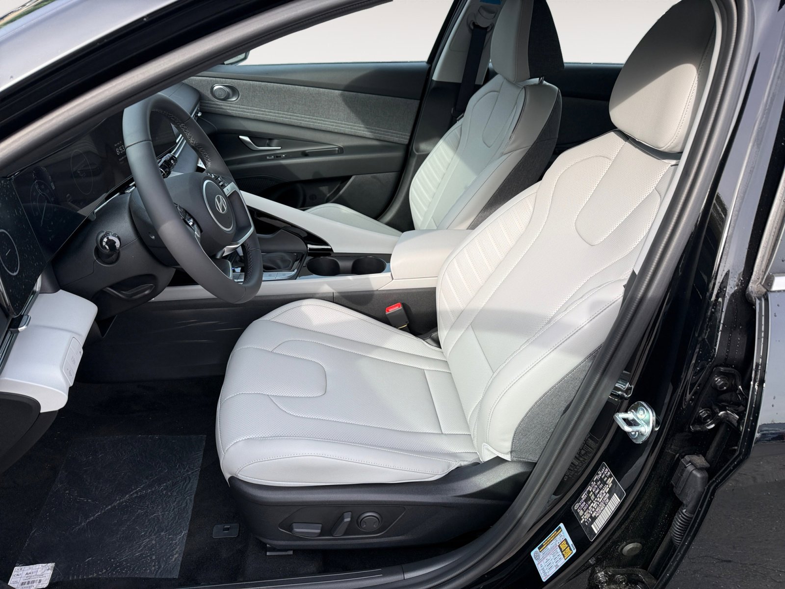 2025 Hyundai Elantra Hybrid Limited photo 10