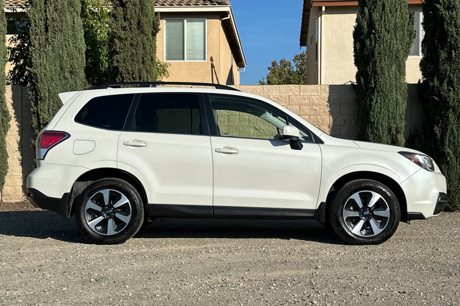 2017 Subaru Forester Limited photo 2
