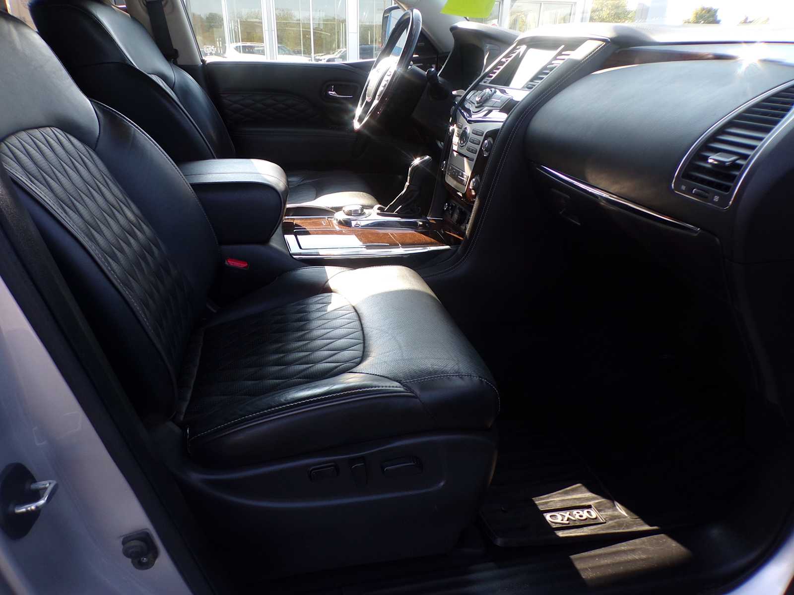 2018 Infiniti QX80 photo 18