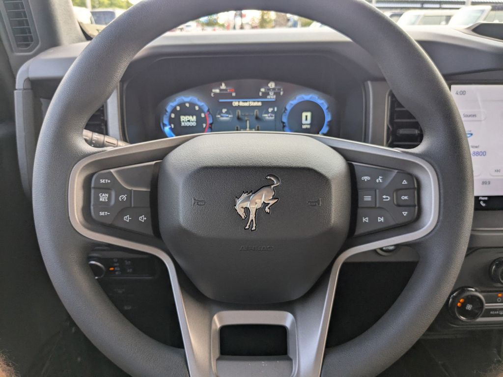 2025 Ford Bronco Base photo 22