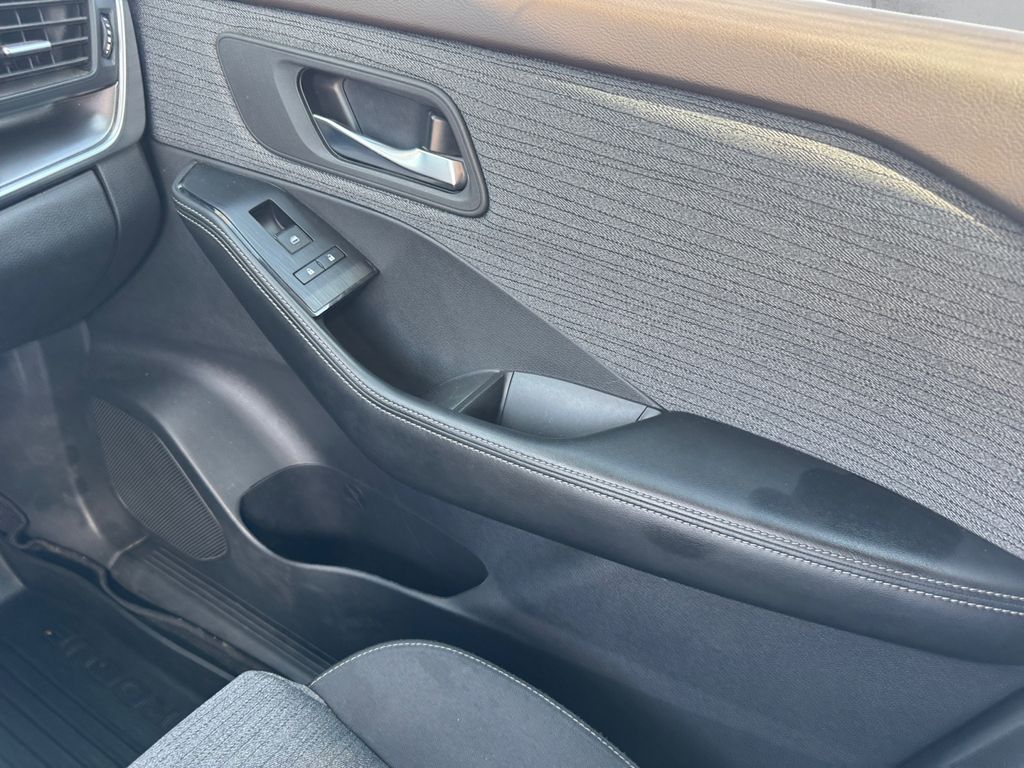 2023 Nissan Rogue SV photo 15