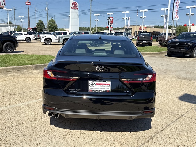 2025 Toyota Camry SE photo 4