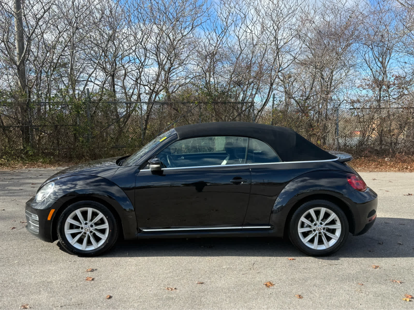 2017 Volkswagen Beetle 1.8T SE photo 4