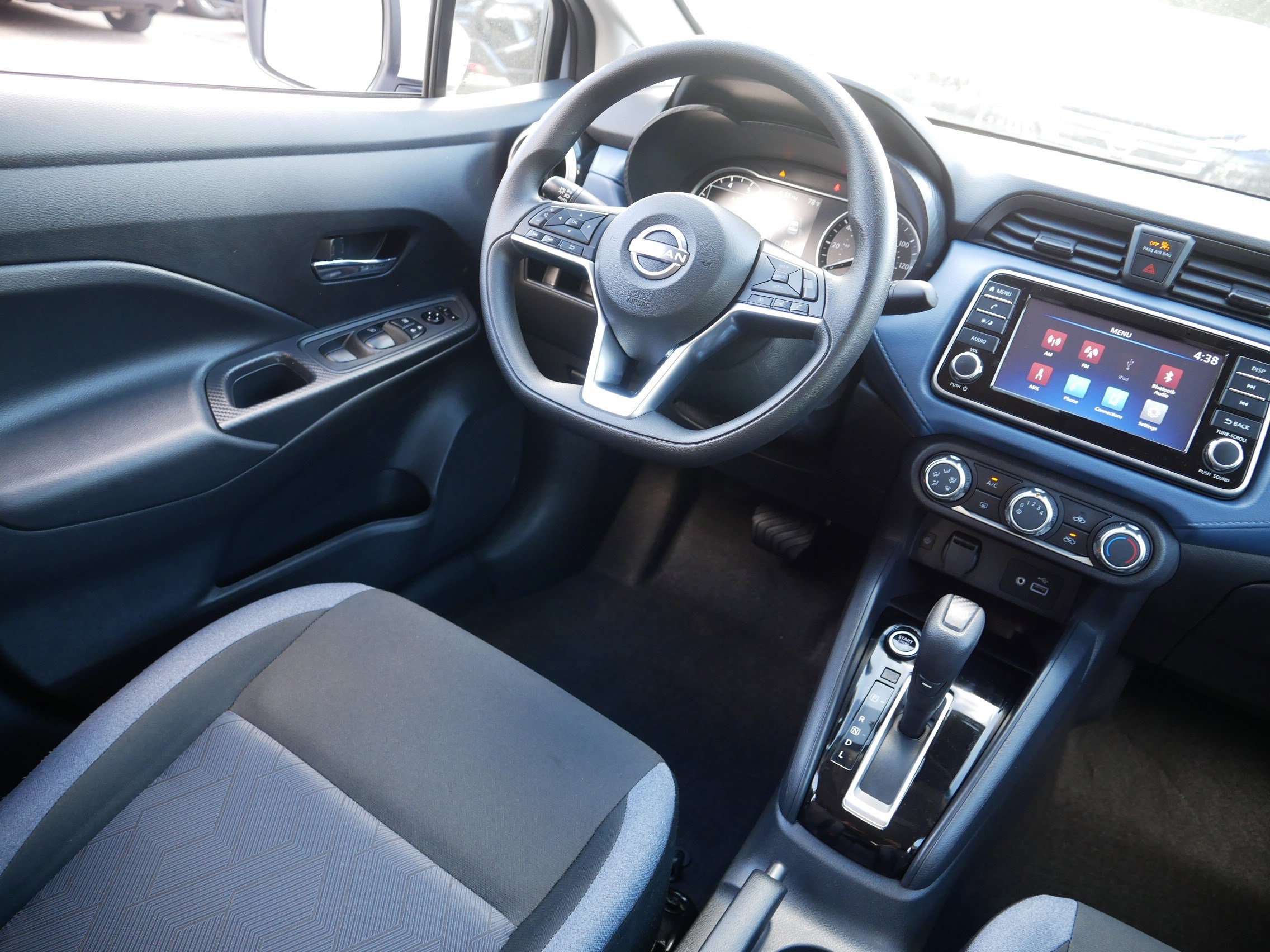 2024 Nissan Versa SV photo 9