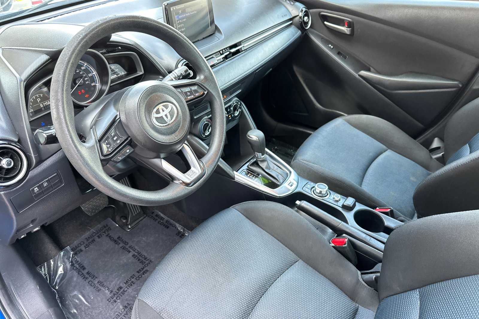 2020 Toyota Yaris LE photo 9