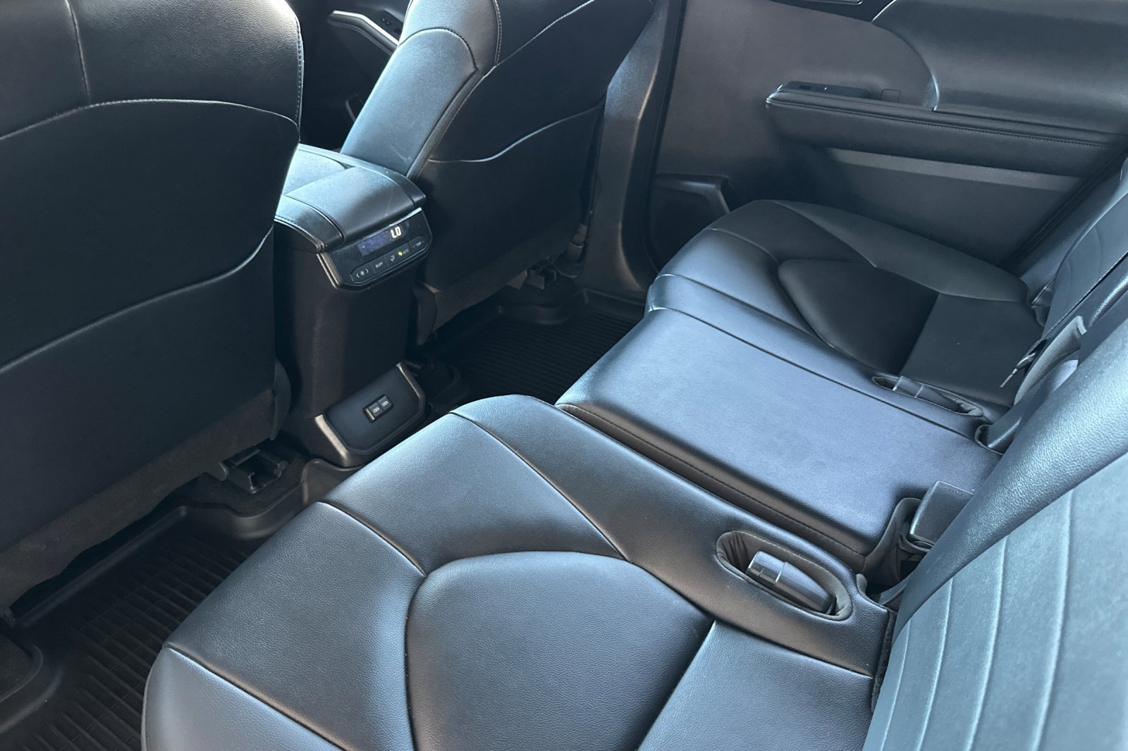 2023 Toyota Highlander L photo 11