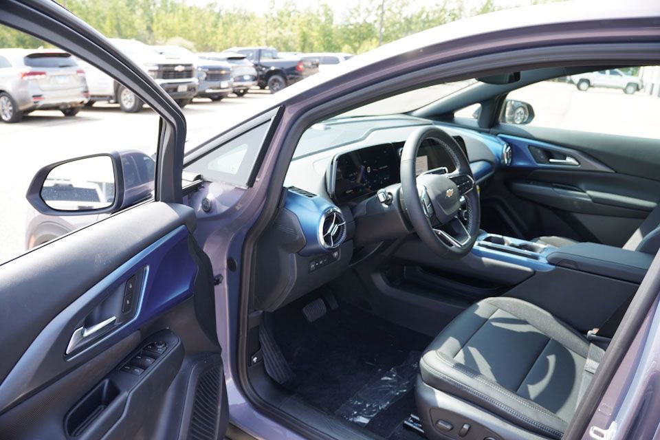 2026 Chevrolet Equinox EV 1LT photo 10