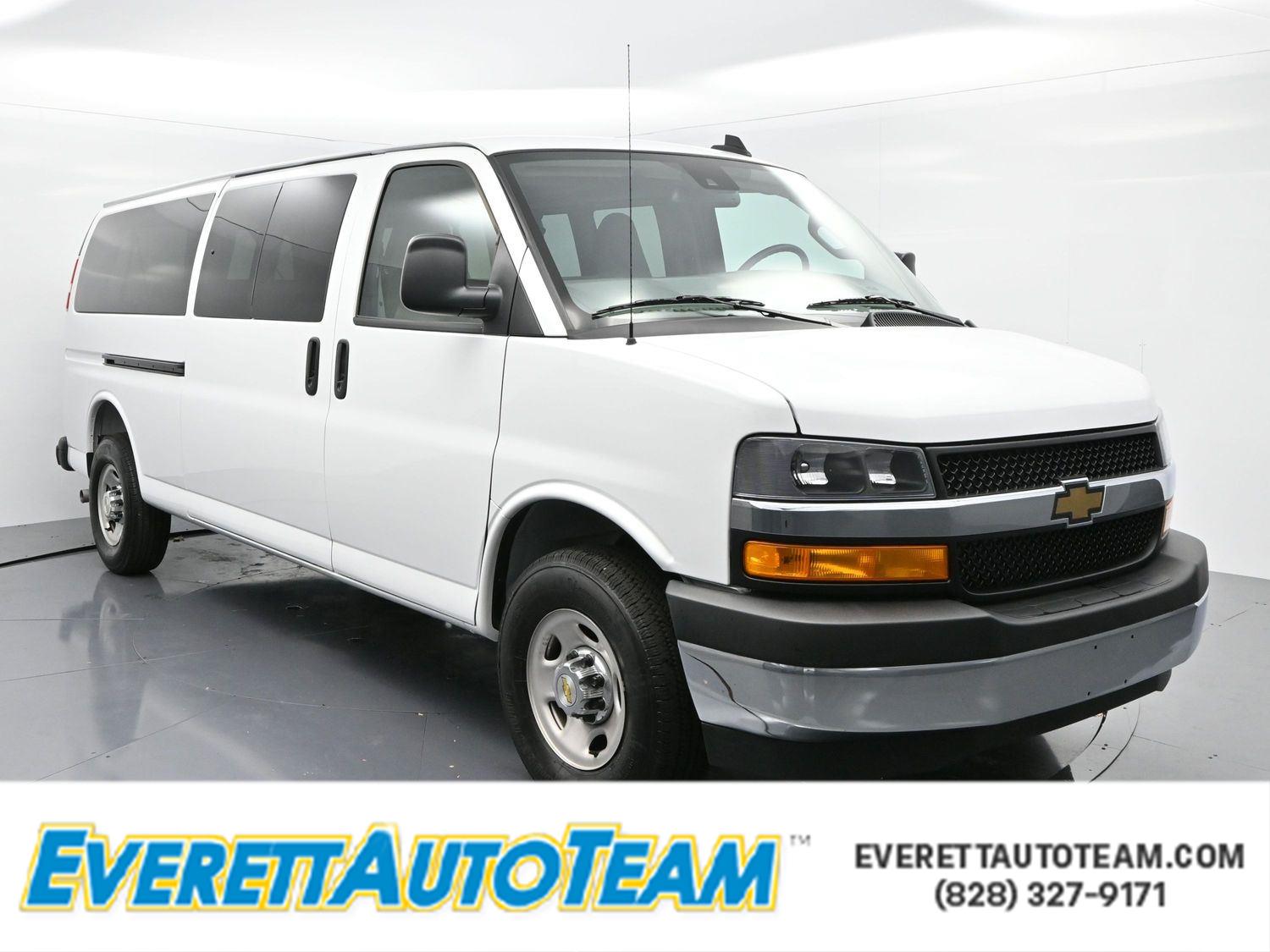 2025 Chevrolet Express Passenger LT's photo