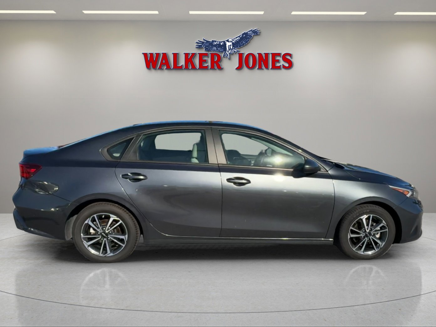 2023 Kia Forte LXS photo 2