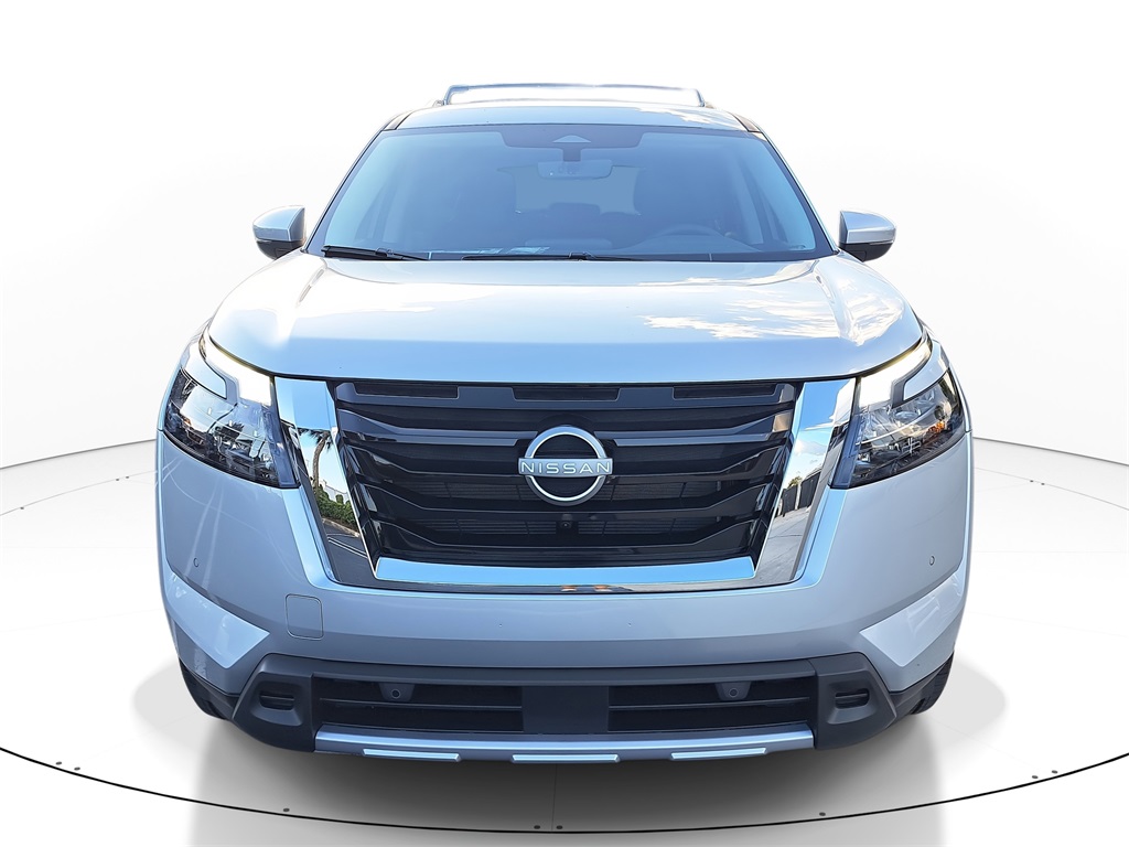 2025 Nissan Pathfinder SL photo 3