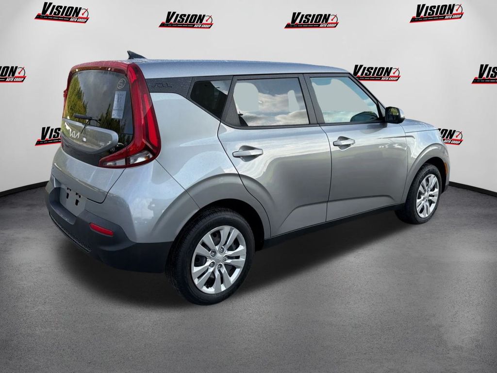 2022 Kia Soul LX photo 2
