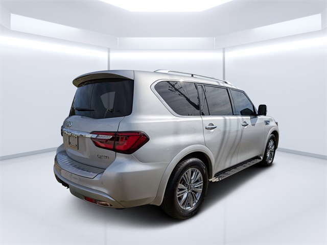 2021 Infiniti QX80 Luxe photo 3