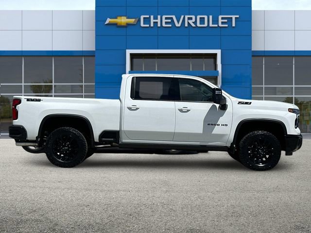 2025 Chevrolet Silverado 2500HD LTZ photo 3