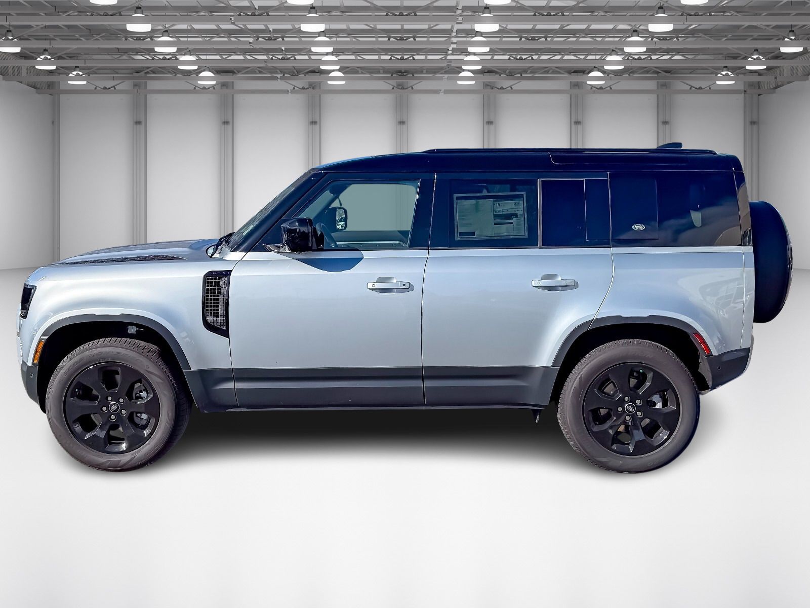2024 Land Rover Defender 110 S photo 2