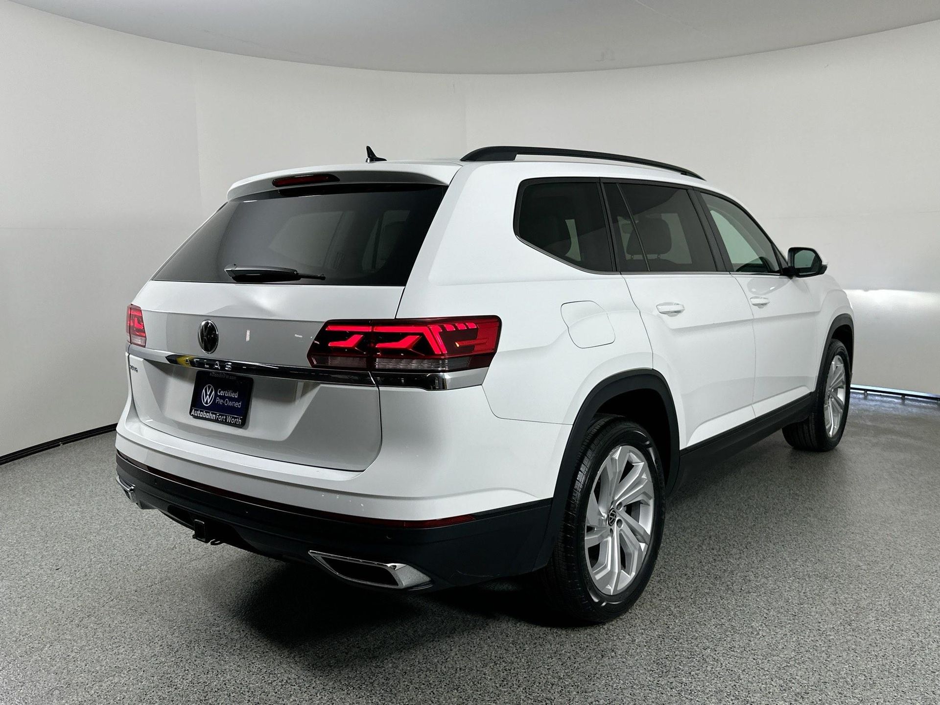 2022 Volkswagen Atlas V6 SE Technology photo 2